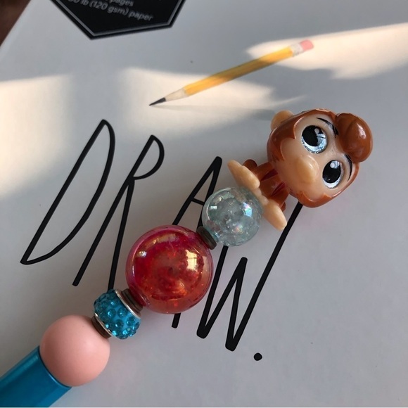Disney Doorables: Aladdin: Abu handmade beaded pen - Picture 1 of 3
